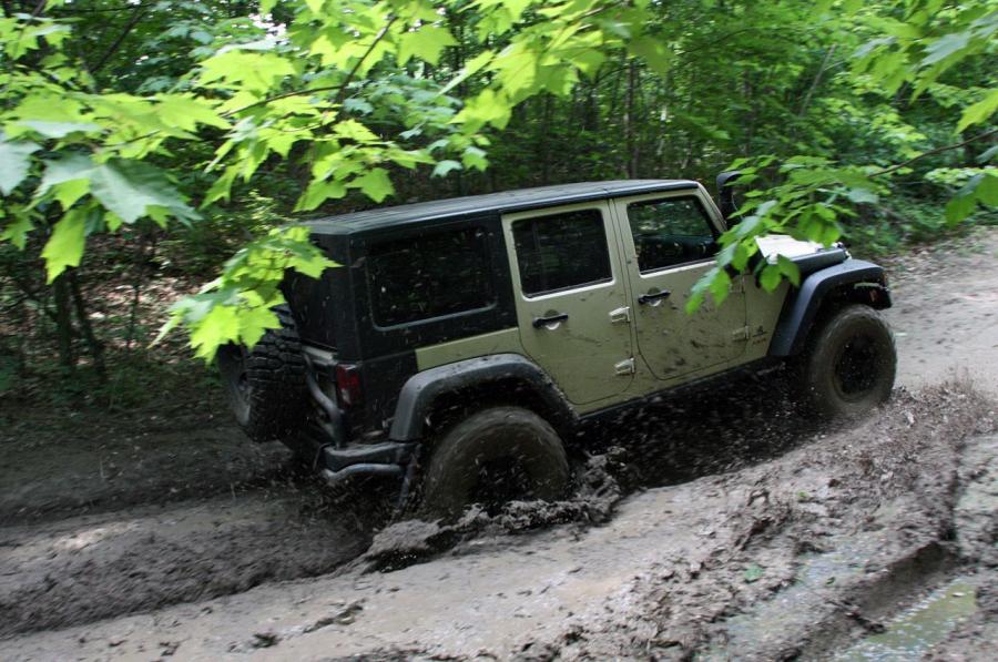  Jeep Wrangler Hemi AEV 2011 года  (фото 34 из 58)